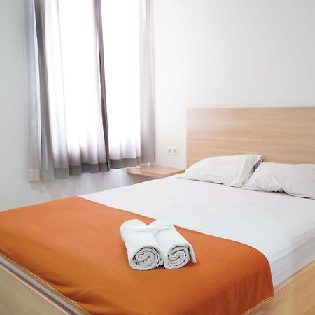 Urooms Tanah Abang Jacarta Exterior foto